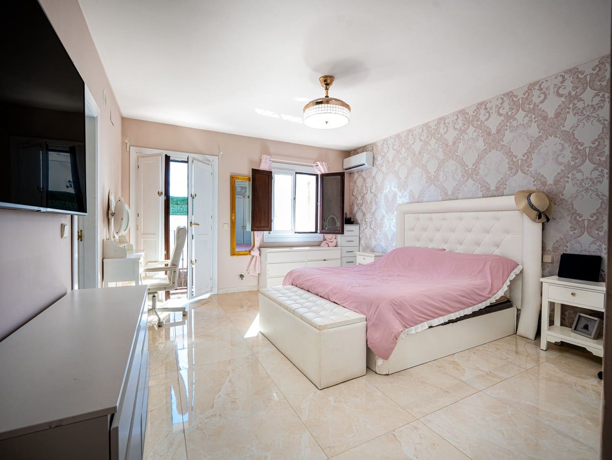 4 Zimmer Haus zu verkaufen in El Paraiso mit Pool Garage - 649.000 € (Ref: 9535062)