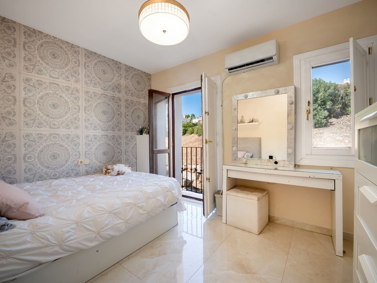 4 Zimmer Haus zu verkaufen in El Paraiso mit Pool Garage - 649.000 € (Ref: 9535062)