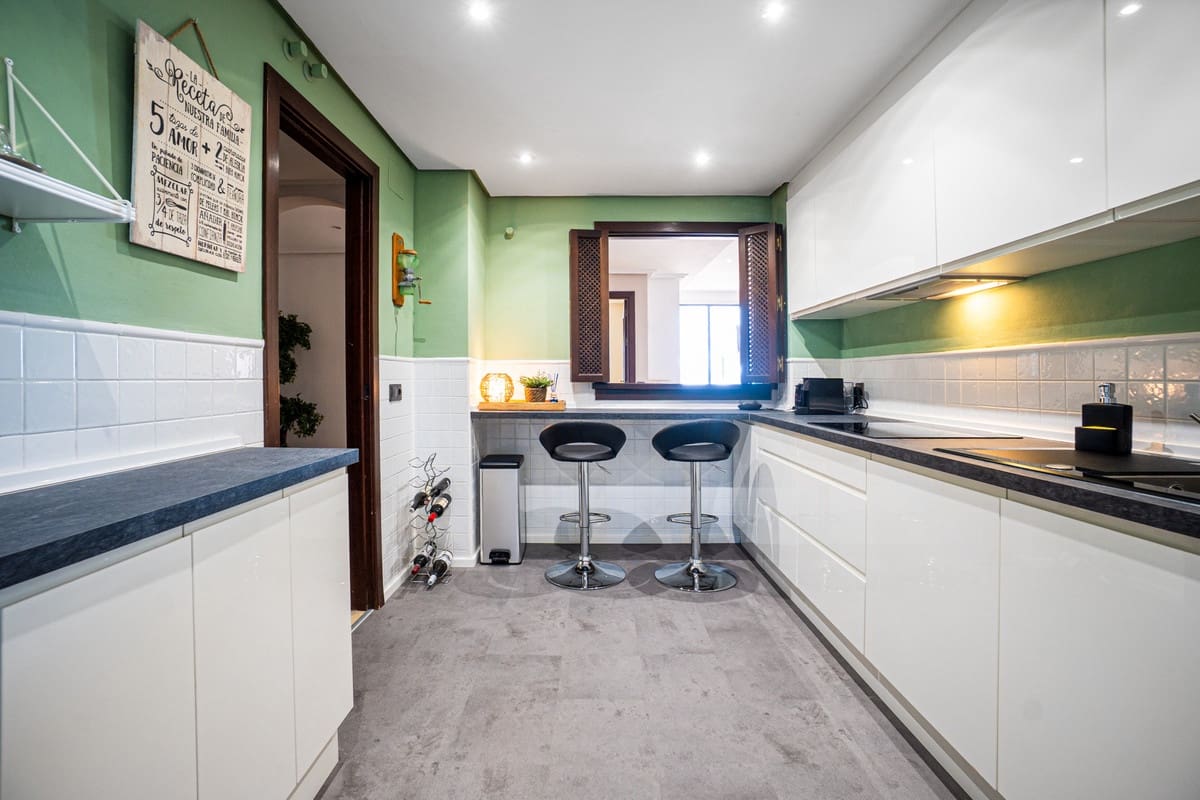 3 soveværelse Penthouse til salg i Marbella med swimmingpool garage - € 699.000 (Ref: 9535068)