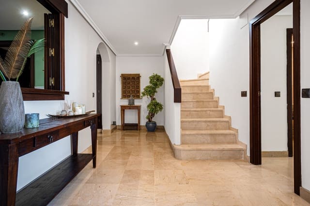 3 soveværelse Penthouse til salg i Marbella med swimmingpool garage - € 699.000 (Ref: 9535068)