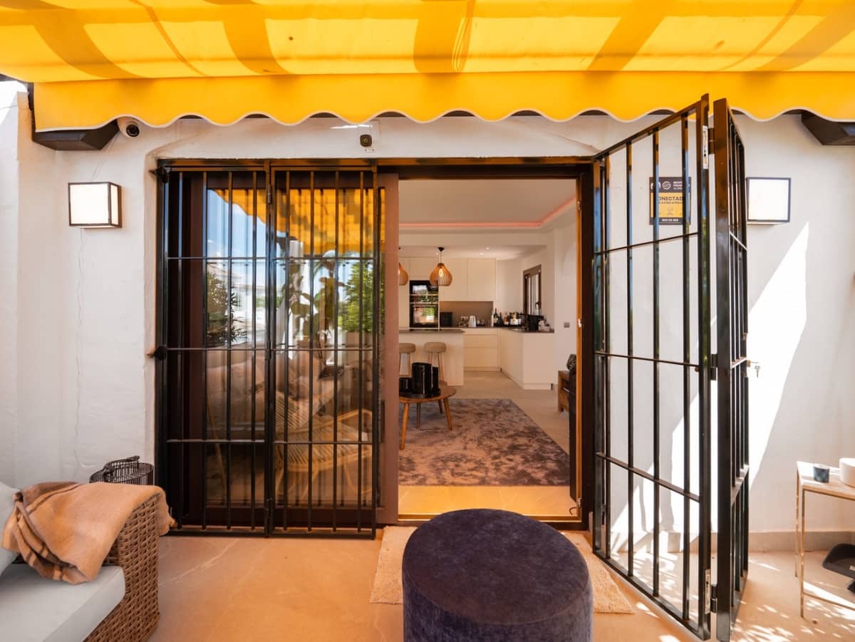 3 soverom Leilighet til salgs i Nueva Andalucia med svømmebasseng garasje - € 795 000 (Ref: 9535072)