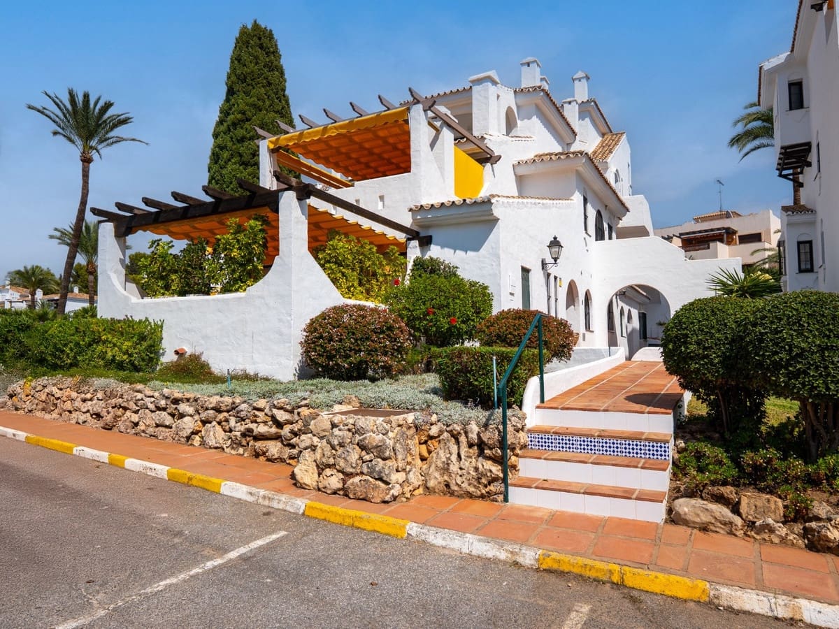 3 soverom Leilighet til salgs i Nueva Andalucia med svømmebasseng garasje - € 795 000 (Ref: 9535072)