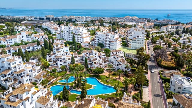 3 soverom Leilighet til salgs i Nueva Andalucia, Marbella med svømmebasseng garasje - € 795 000 (Ref: 9535072)