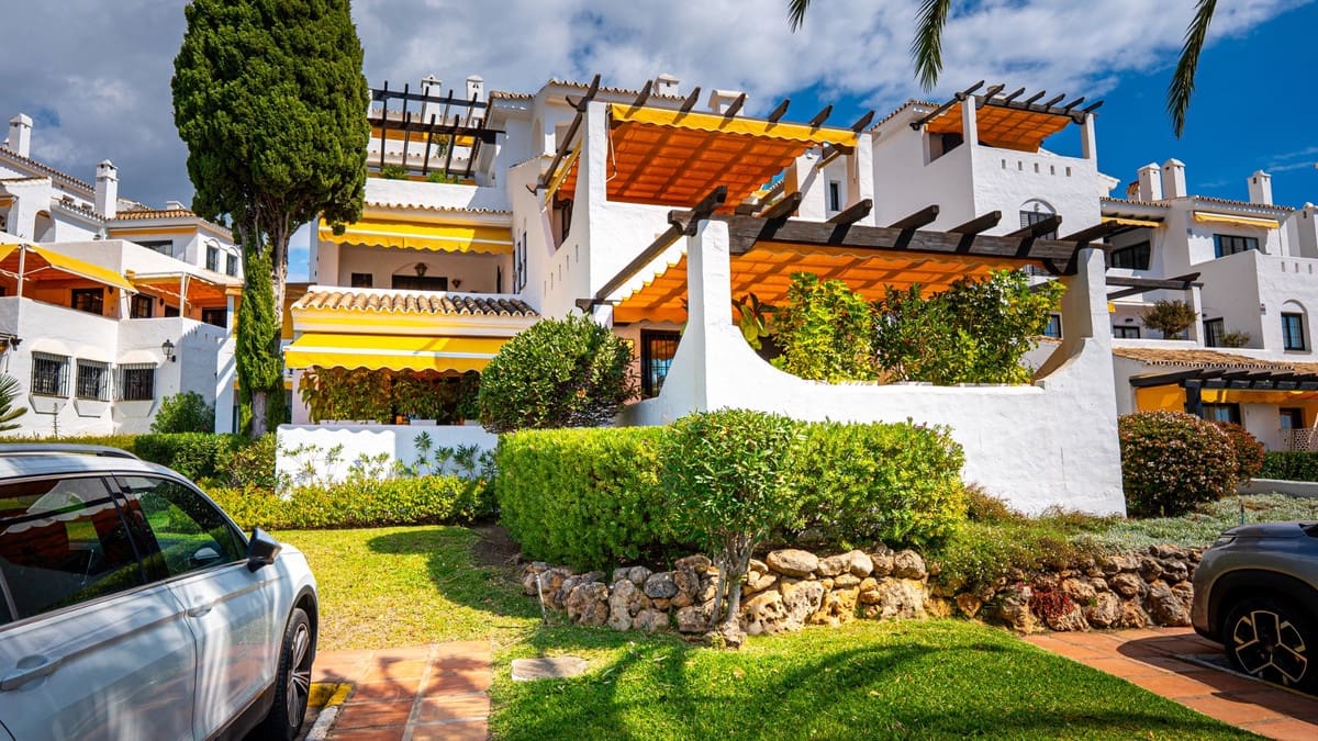 3 soverom Leilighet til salgs i Nueva Andalucia med svømmebasseng garasje - € 795 000 (Ref: 9535072)