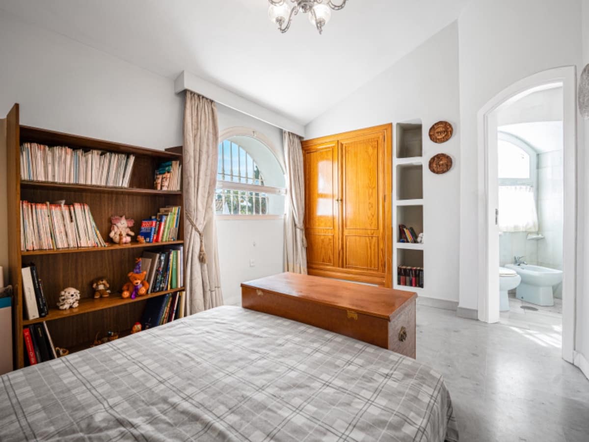 3 Zimmer Haus zu verkaufen in Golden Mile mit Pool Garage - 865.000 € (Ref: 9535085)