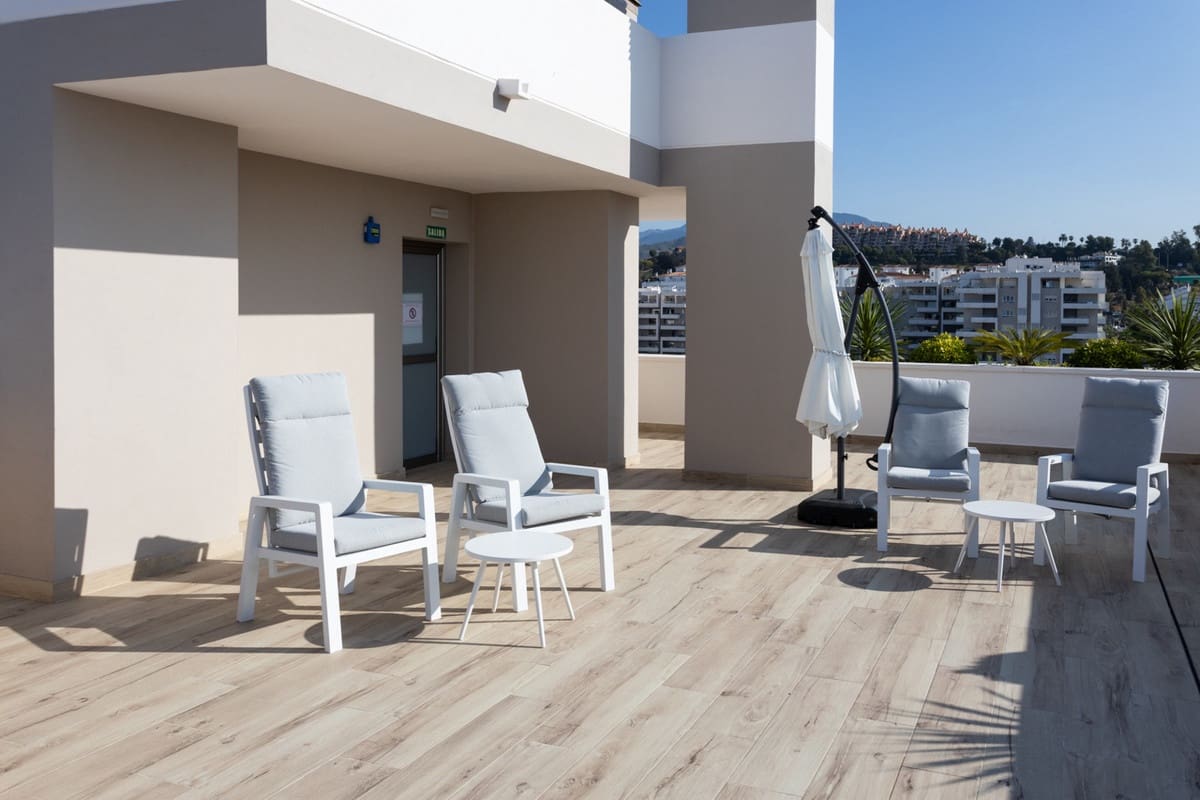 2 soverom Leilighet til salgs i Nueva Andalucia med svømmebasseng garasje - € 890 000 (Ref: 9535092)