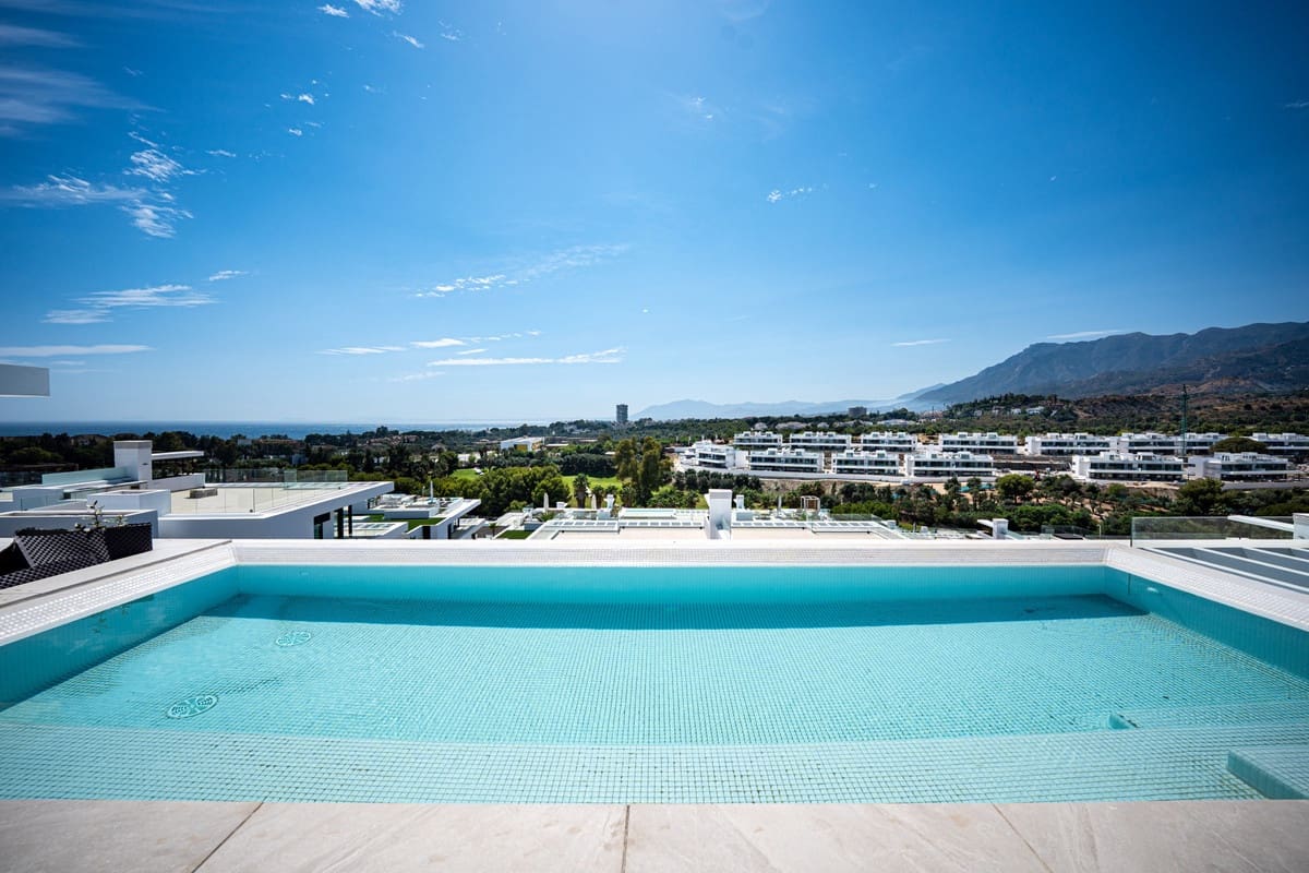 2 soveværelse Penthouse til salg i Marbella med swimmingpool garage - € 1.449.000 (Ref: 9535098)