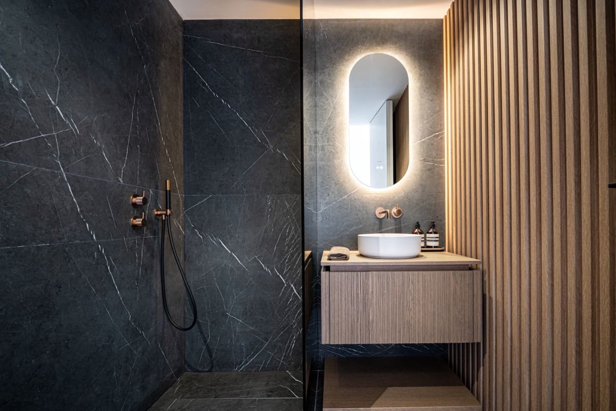 3 makuuhuone Omakotitalo myytävänä paikassa Benahavis mukana uima-altaan 
autotalli - 1 495 000 € (Ref: 9535100)