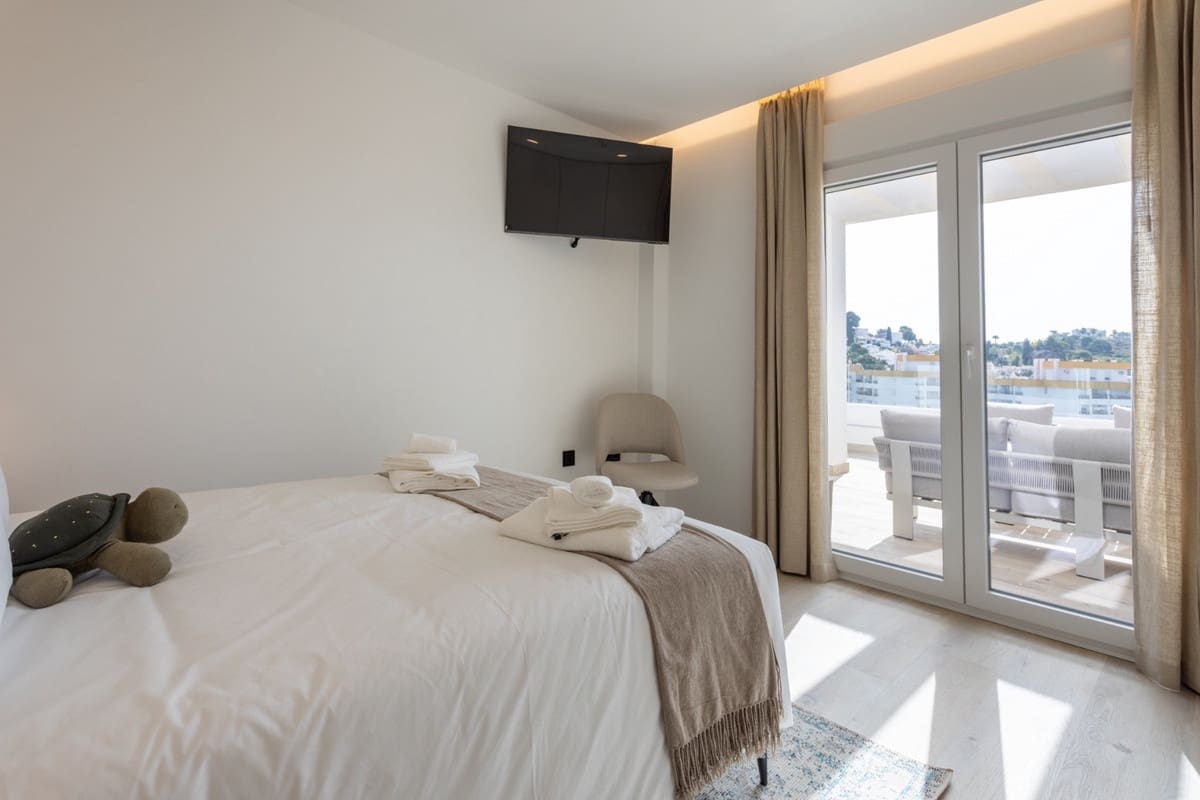 4 soveværelse Lejlighed til salg i Nueva Andalucia med swimmingpool garage - € 1.690.000 (Ref: 9535102)