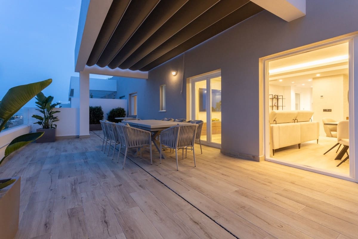 4 soveværelse Lejlighed til salg i Nueva Andalucia med swimmingpool garage - € 1.690.000 (Ref: 9535102)