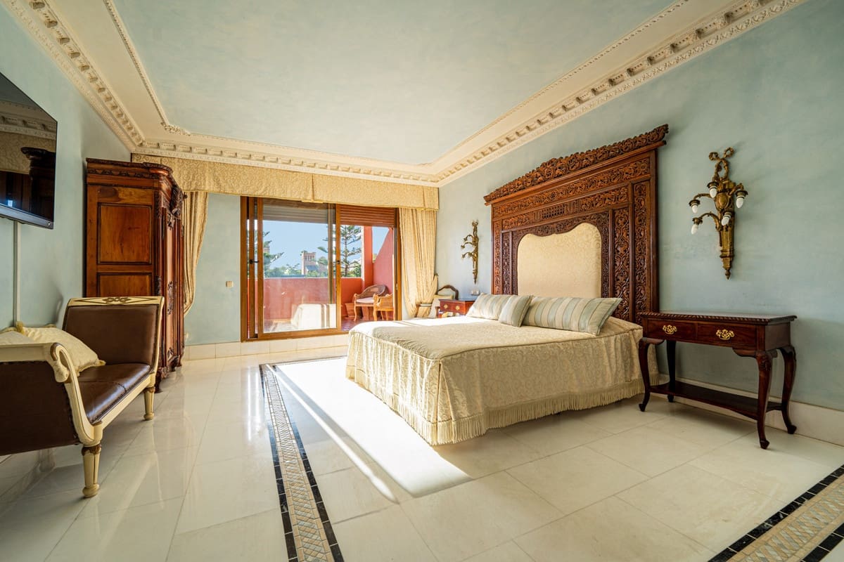 5 quarto Penthouse para venda em Guadalmina com piscina garagem - 2 295 000 € (Ref: 9535105)