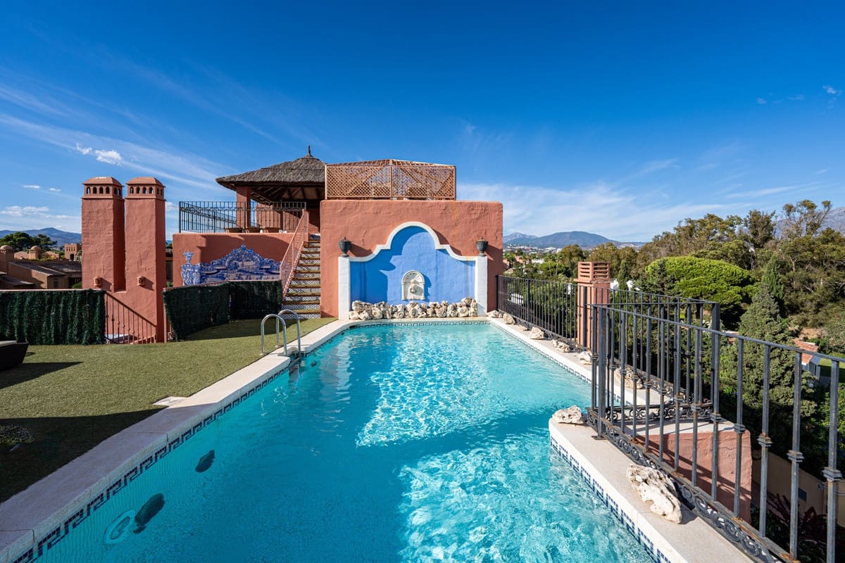 5 quarto Penthouse para venda em Guadalmina com piscina garagem - 2 295 000 € (Ref: 9535105)