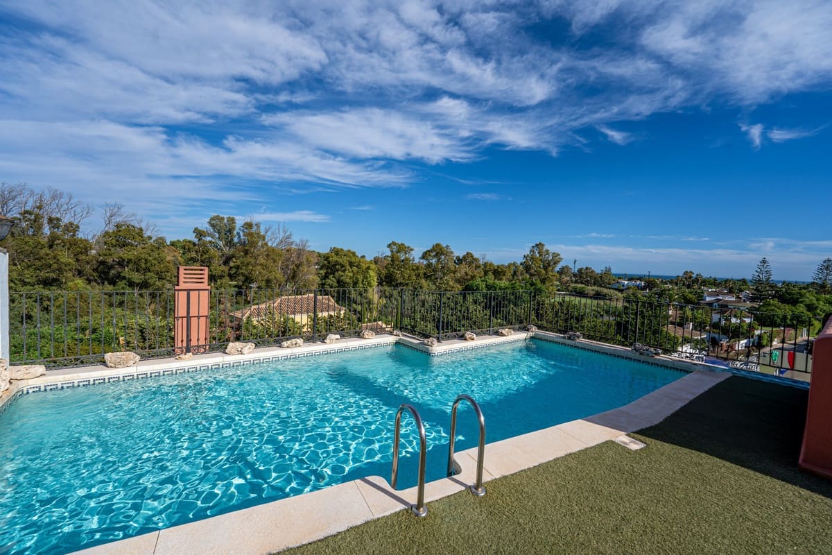 5 quarto Penthouse para venda em Guadalmina com piscina garagem - 2 295 000 € (Ref: 9535105)