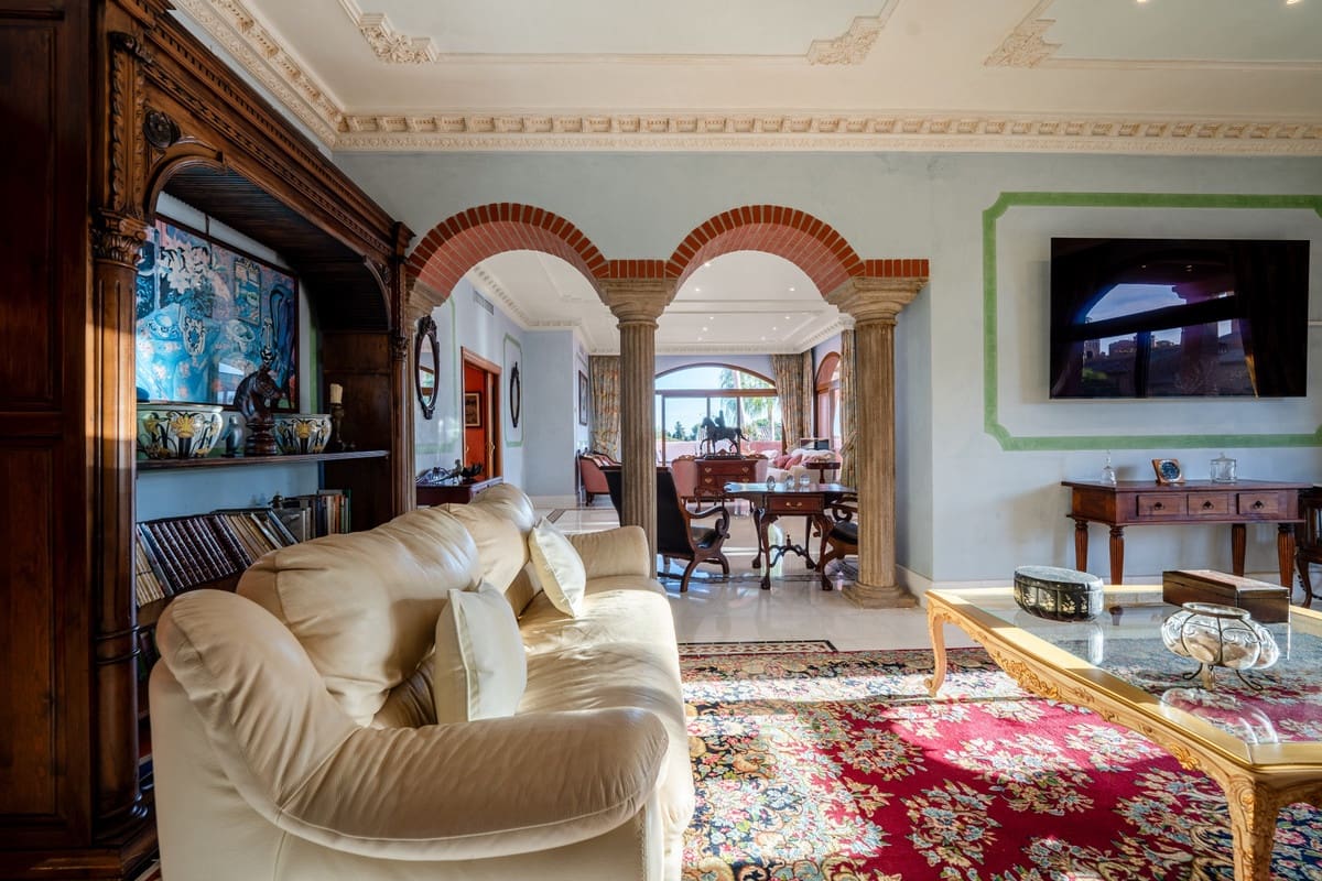 5 quarto Penthouse para venda em Guadalmina com piscina garagem - 2 295 000 € (Ref: 9535105)