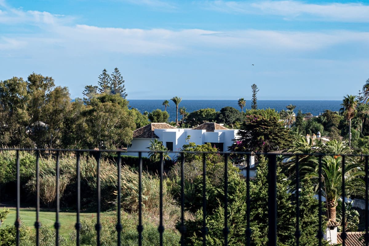 5 quarto Penthouse para venda em Guadalmina com piscina garagem - 2 295 000 € (Ref: 9535105)