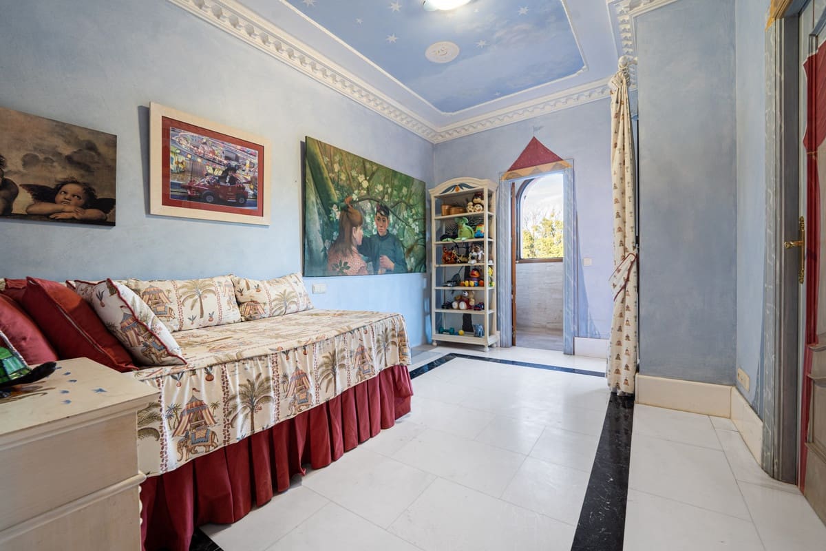 5 quarto Penthouse para venda em Guadalmina com piscina garagem - 2 295 000 € (Ref: 9535105)