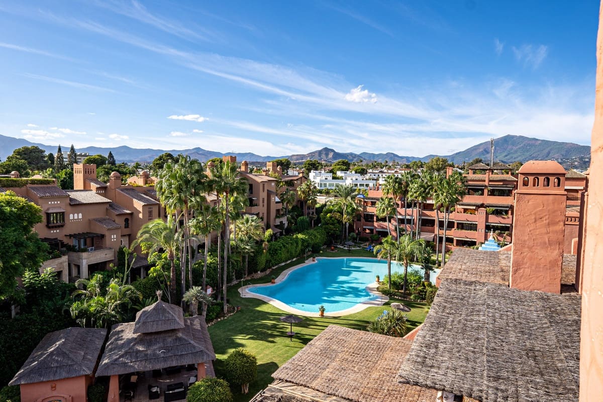 5 quarto Penthouse para venda em Guadalmina com piscina garagem - 2 295 000 € (Ref: 9535105)