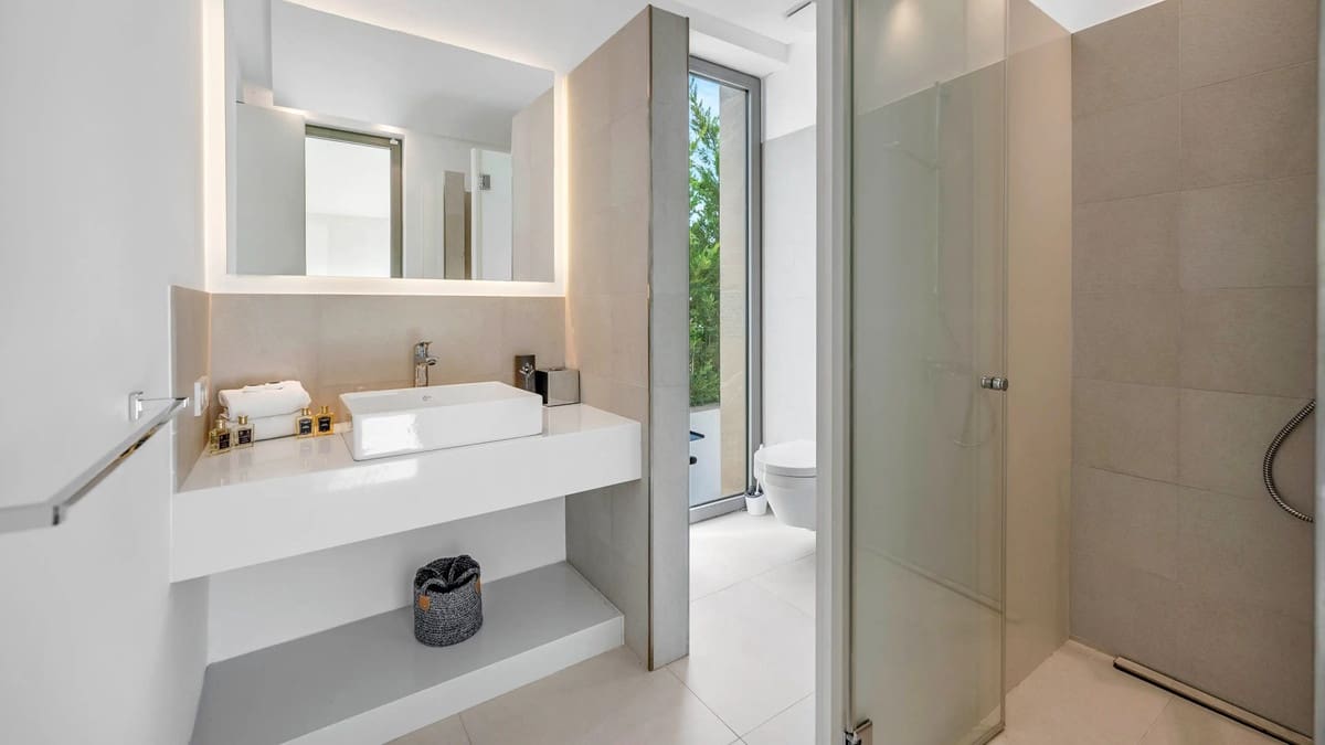 5 quarto Moradia para venda em Benahavis com piscina garagem - 2 595 000 € (Ref: 9535106)