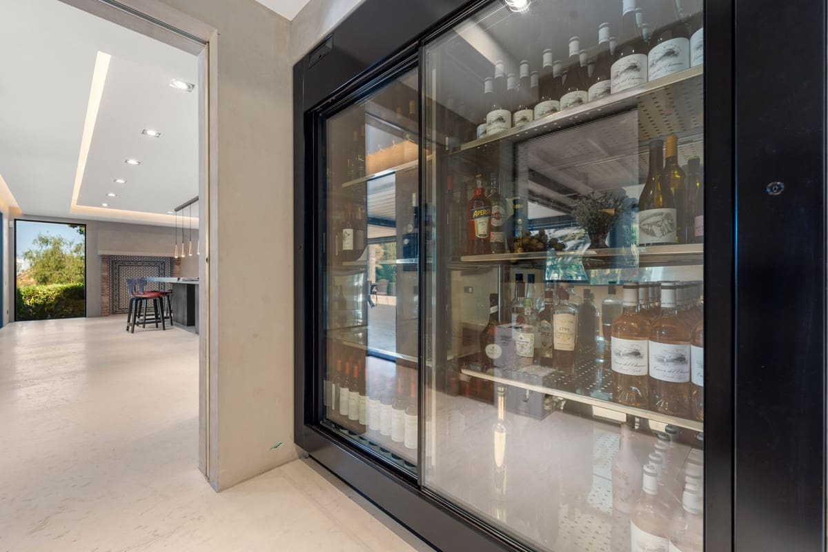 6 bedroom Villa for sale in Rio Real with pool garage - € 3,500,000 (Ref: 9535108)