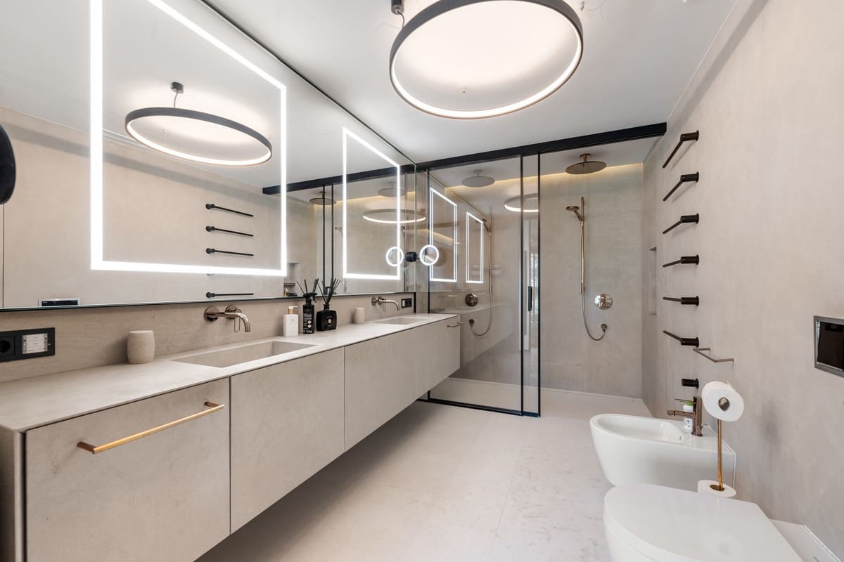 6 bedroom Villa for sale in Rio Real with pool garage - € 3,500,000 (Ref: 9535108)