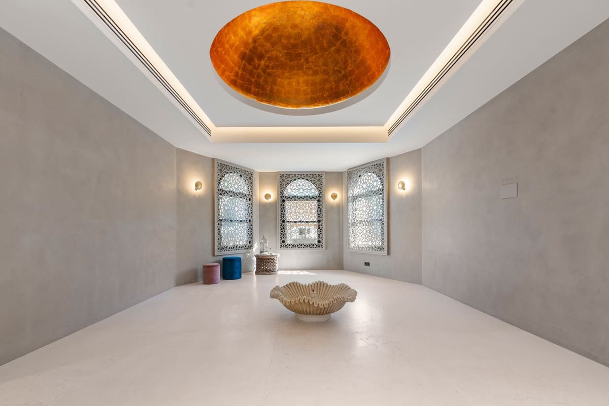 6 bedroom Villa for sale in Rio Real with pool garage - € 3,500,000 (Ref: 9535108)