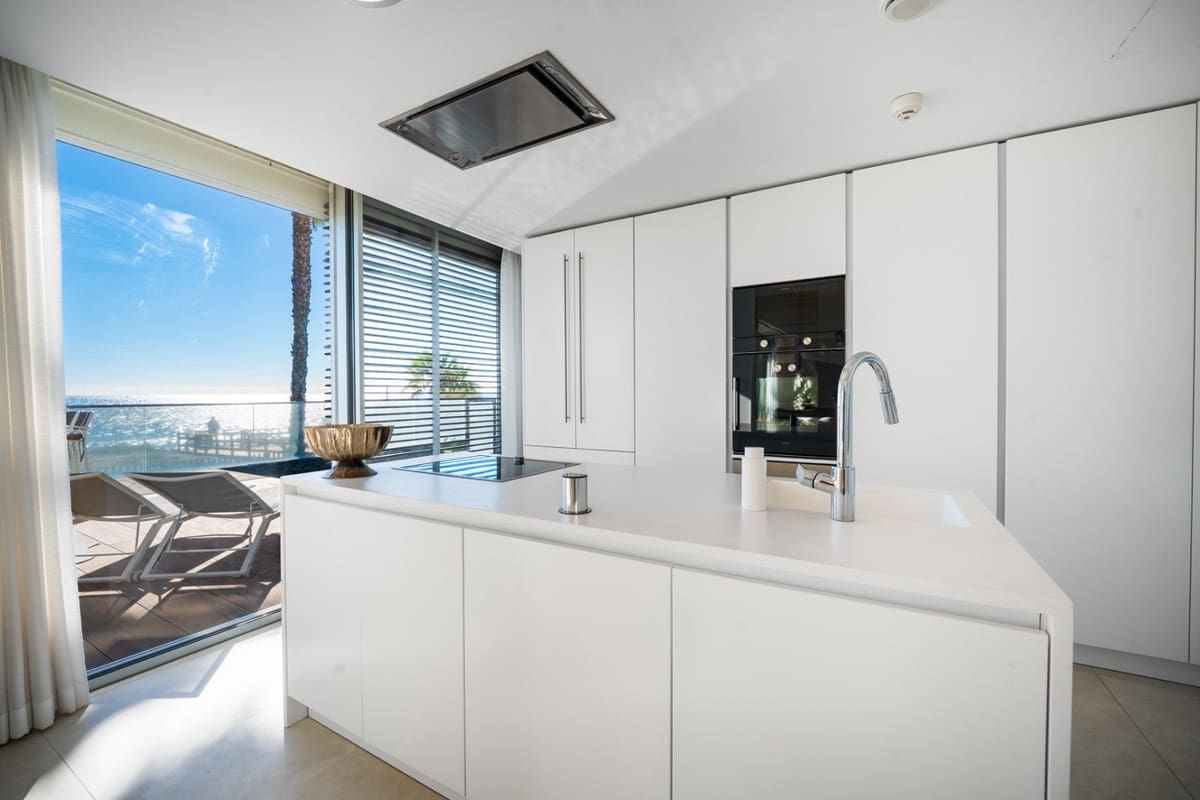 4 soveværelse Villa til salg i Estepona med swimmingpool garage - € 3.750.000 (Ref: 9535109)