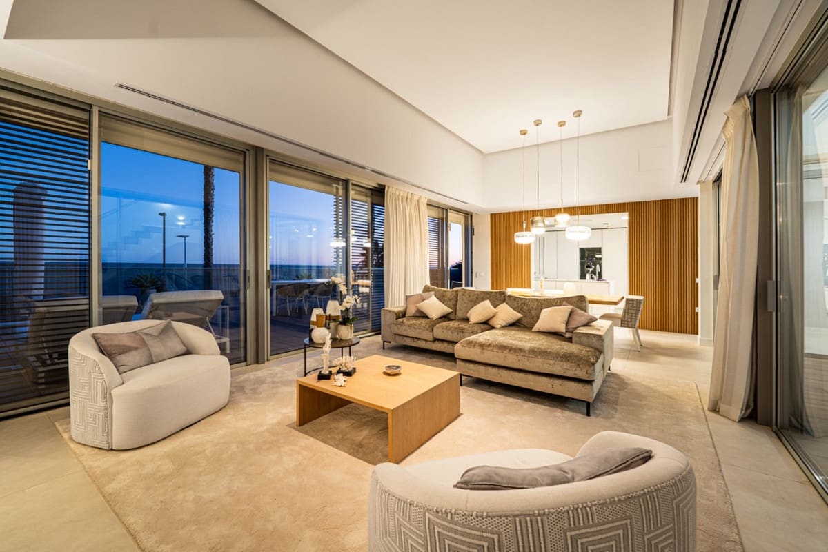 4 soveværelse Villa til salg i Estepona med swimmingpool garage - € 3.750.000 (Ref: 9535109)