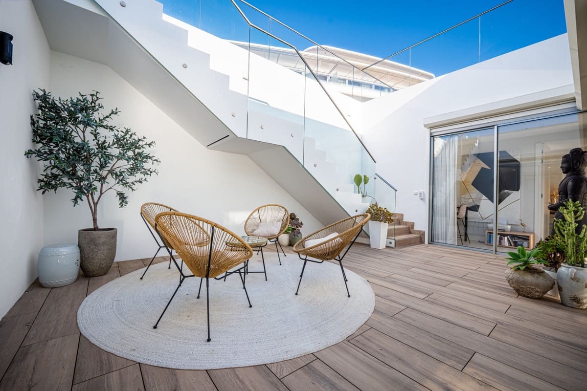 4 soveværelse Villa til salg i Estepona med swimmingpool garage - € 3.750.000 (Ref: 9535109)