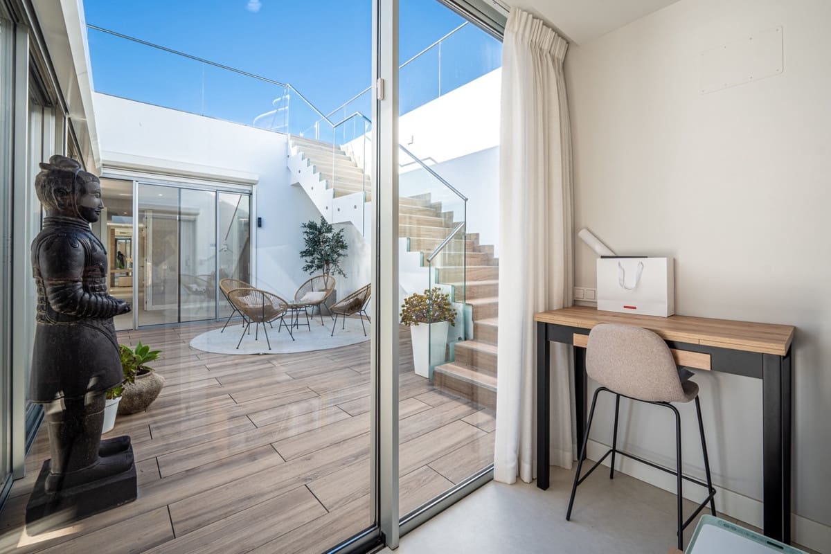 4 soveværelse Villa til salg i Estepona med swimmingpool garage - € 3.750.000 (Ref: 9535109)