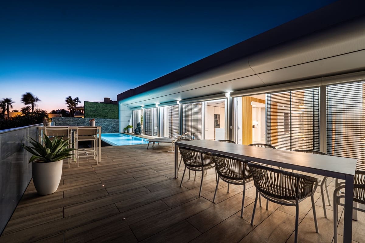 4 soveværelse Villa til salg i Estepona med swimmingpool garage - € 3.750.000 (Ref: 9535109)