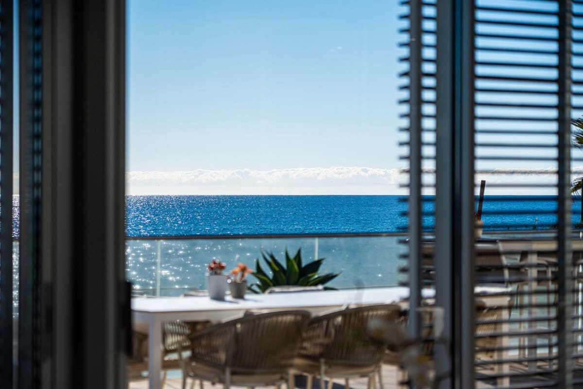 4 soveværelse Villa til salg i Estepona med swimmingpool garage - € 3.750.000 (Ref: 9535109)