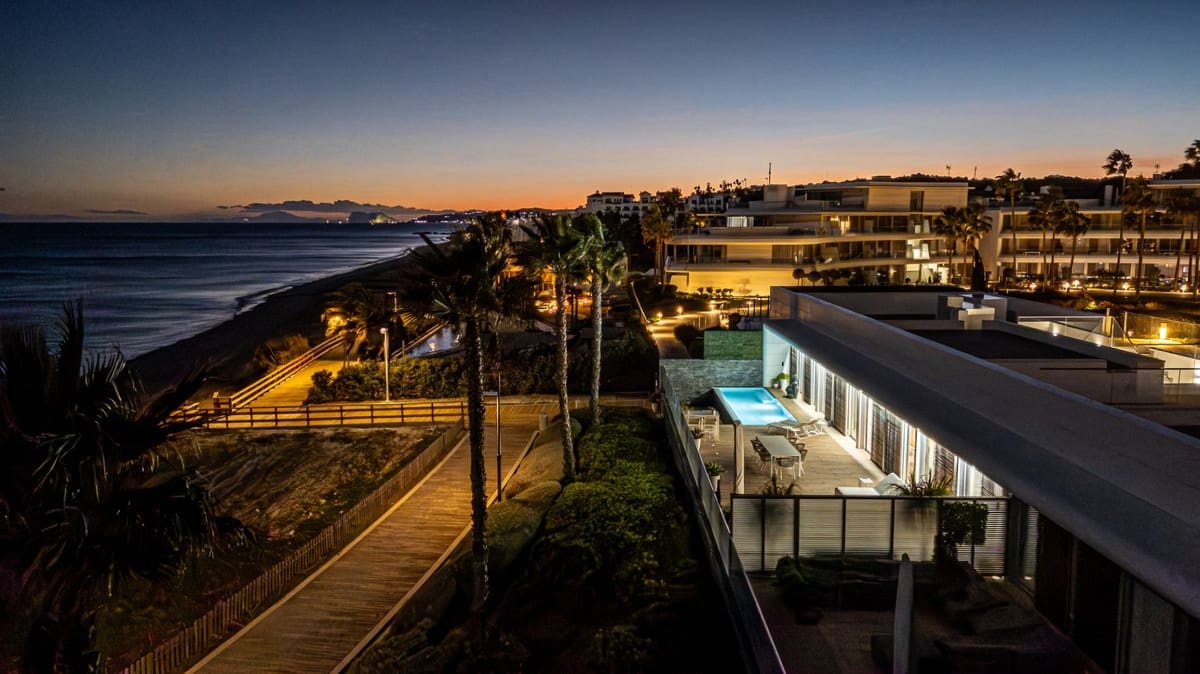 4 soveværelse Villa til salg i Estepona med swimmingpool garage - € 3.750.000 (Ref: 9535109)