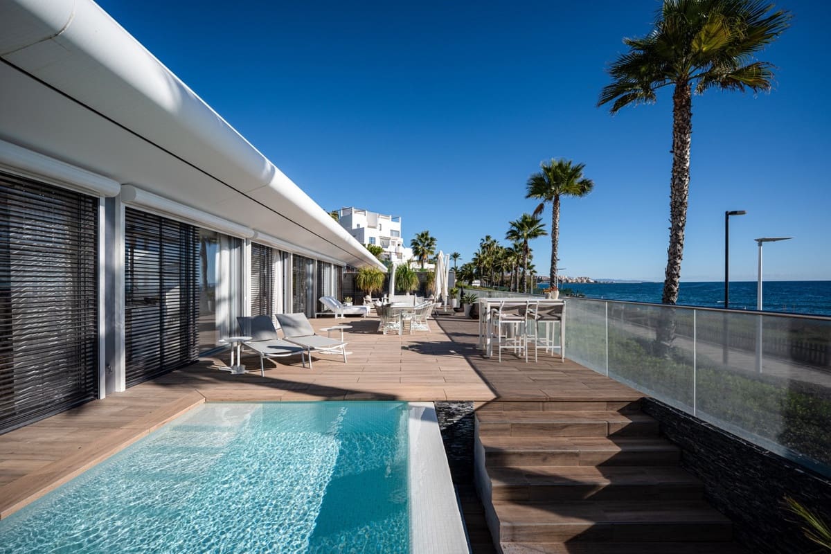 4 soveværelse Villa til salg i Estepona med swimmingpool garage - € 3.750.000 (Ref: 9535109)