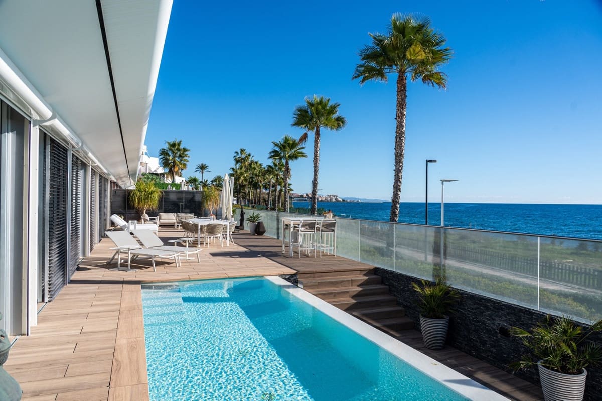 4 soveværelse Villa til salg i Estepona med swimmingpool garage - € 3.750.000 (Ref: 9535109)