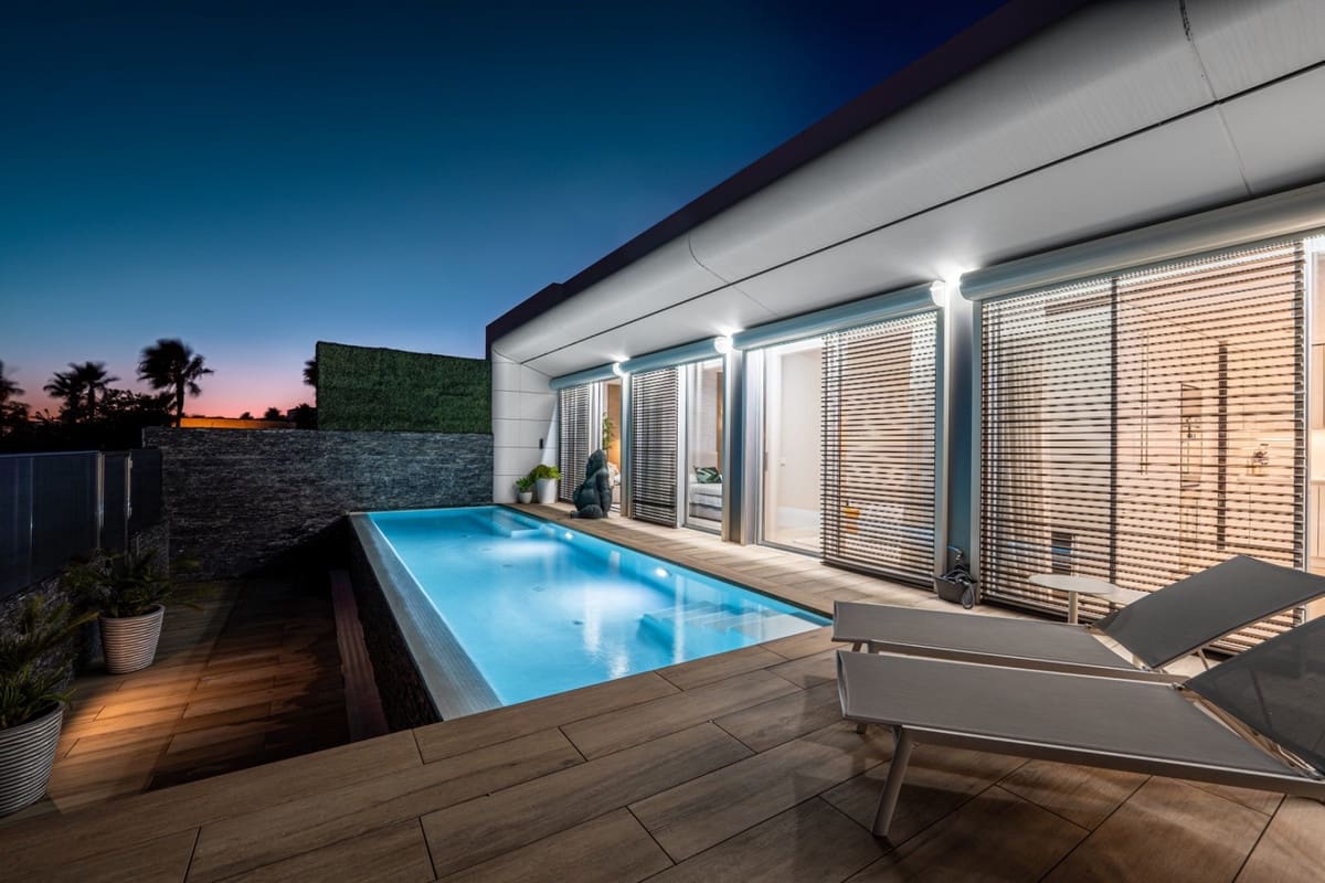 4 soveværelse Villa til salg i Estepona med swimmingpool garage - € 3.750.000 (Ref: 9535109)