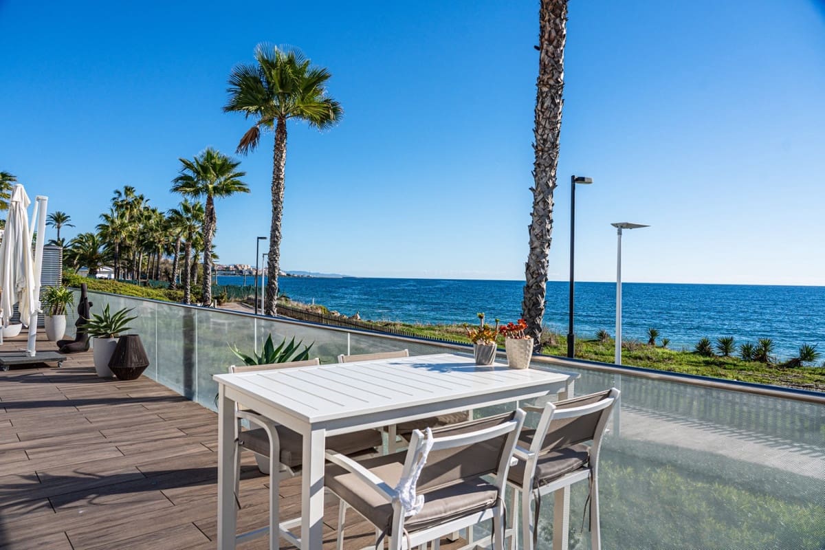 4 soveværelse Villa til salg i Estepona med swimmingpool garage - € 3.750.000 (Ref: 9535109)