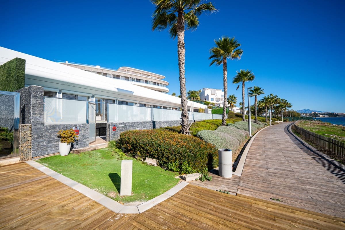 4 soveværelse Villa til salg i Estepona med swimmingpool garage - € 3.750.000 (Ref: 9535109)
