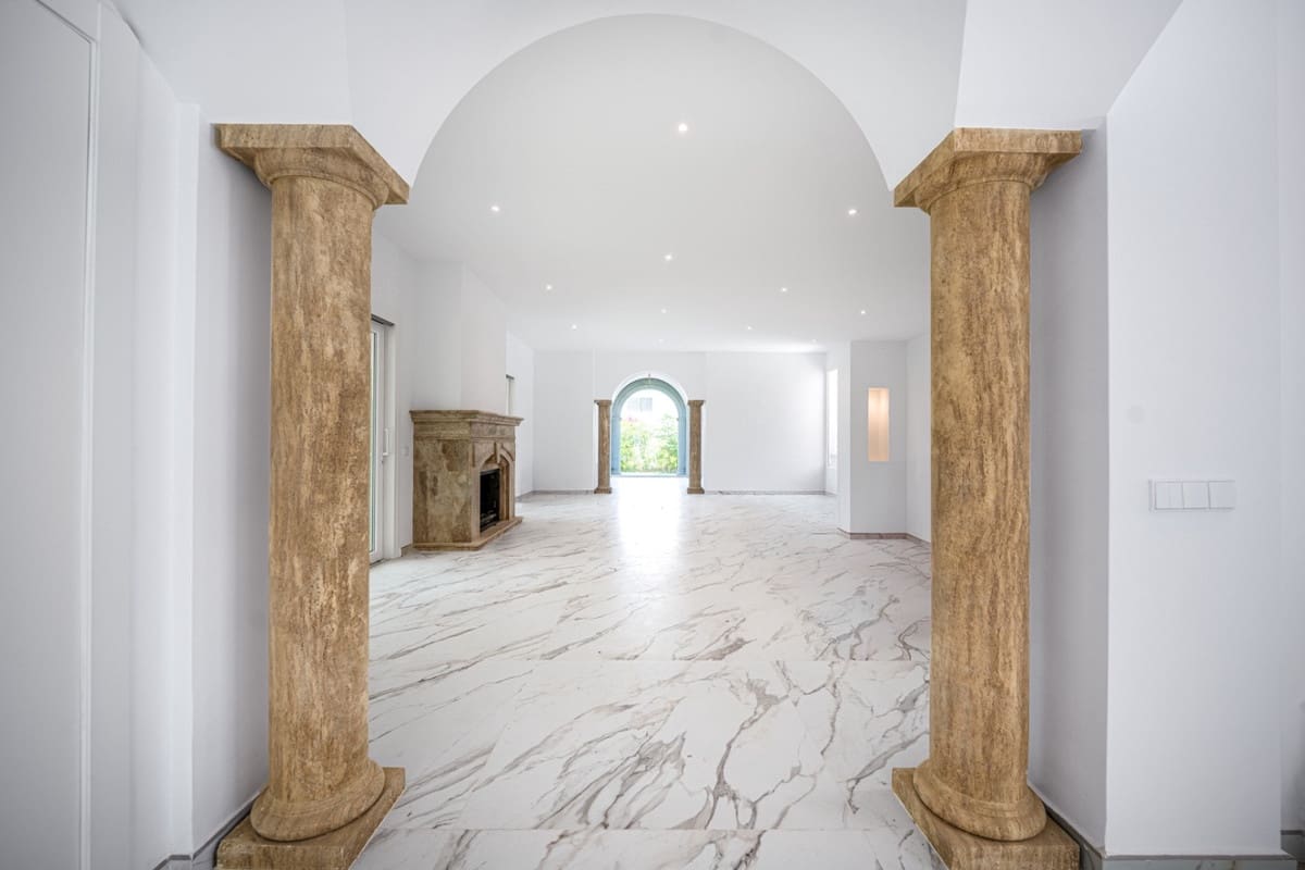 4 bedroom Villa for sale in Los Monteros with pool garage - € 4,050,000 (Ref: 9535111)