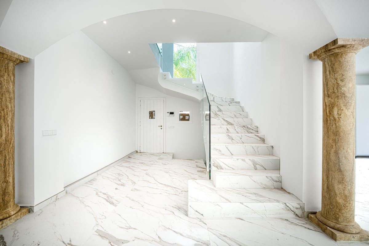 4 bedroom Villa for sale in Los Monteros with pool garage - € 4,050,000 (Ref: 9535111)