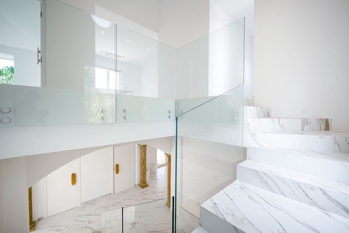 4 bedroom Villa for sale in Los Monteros with pool garage - € 4,050,000 (Ref: 9535111)