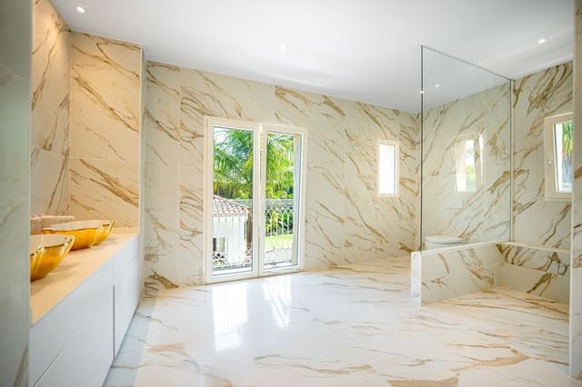 4 quarto Moradia para venda em Los Monteros, Marbella com piscina garagem - 4 050 000 € (Ref: 9535111)