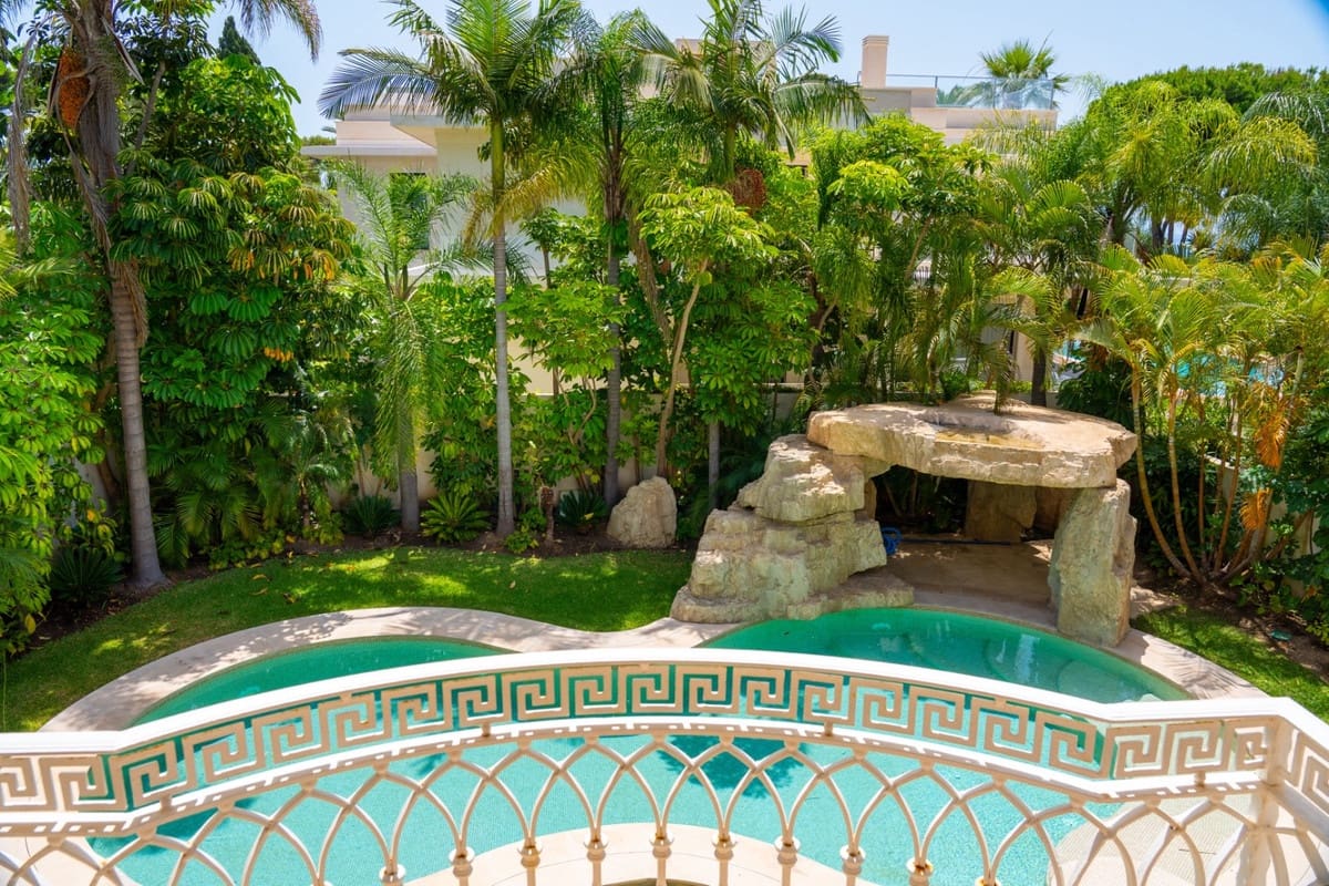 4 bedroom Villa for sale in Los Monteros with pool garage - € 4,050,000 (Ref: 9535111)