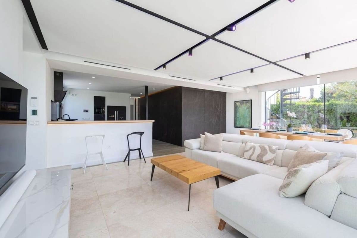 3 bedroom Villa for sale in Mijas Costa with pool - € 720,000 (Ref: 9535120)