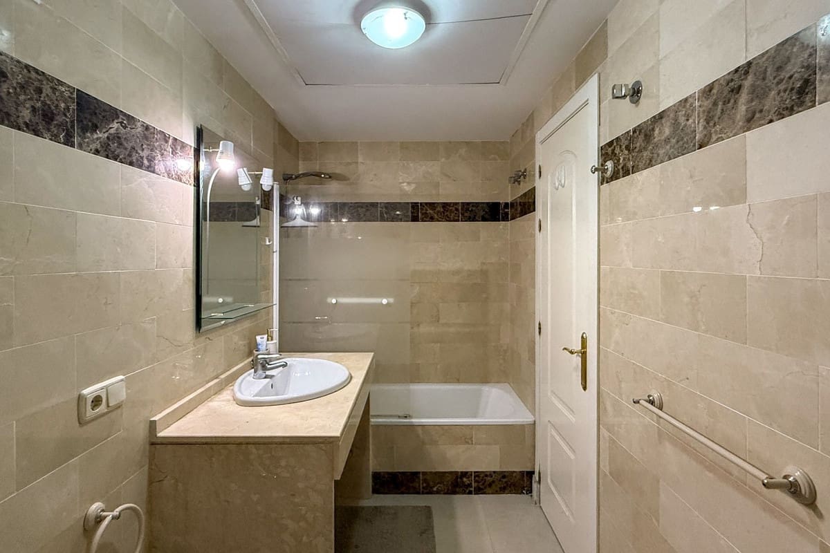 1 camera da letto Appartamento in vendita in New Golden Mile con piscina garage - 275.000 € (Rif: 9536933)