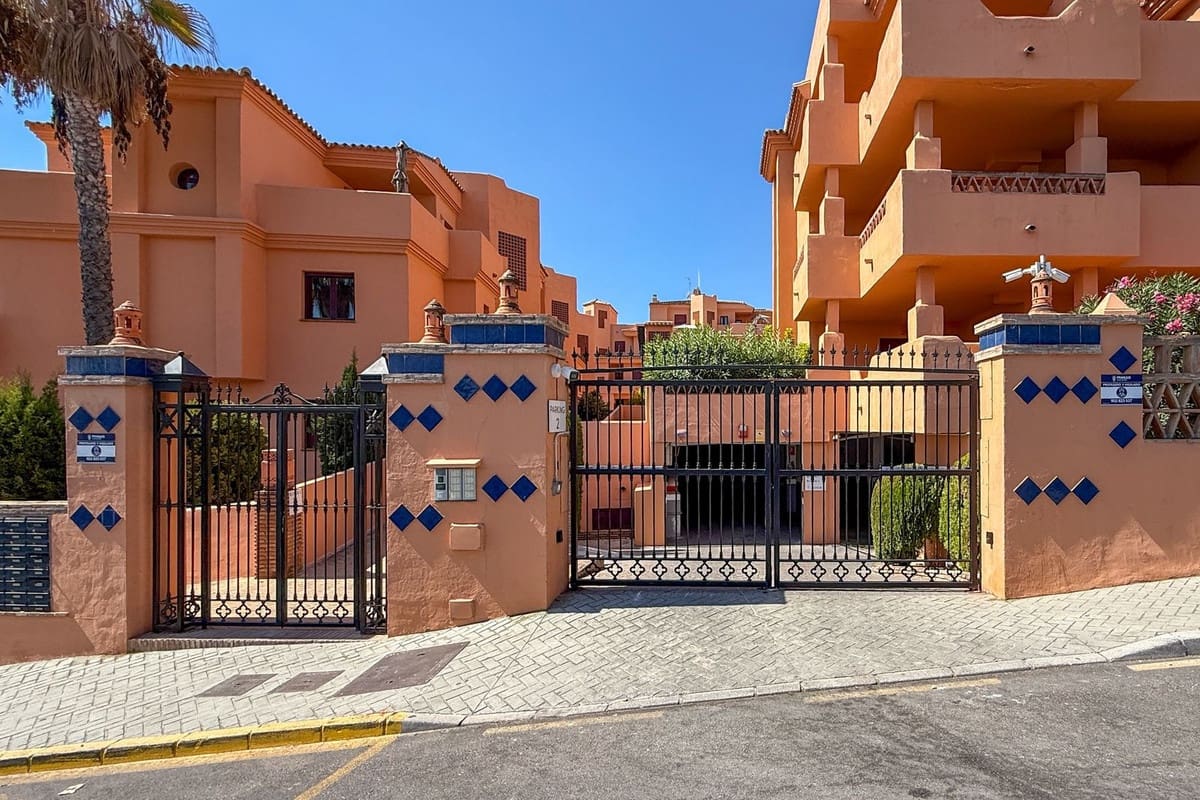 1 camera da letto Appartamento in vendita in New Golden Mile con piscina garage - 275.000 € (Rif: 9536933)