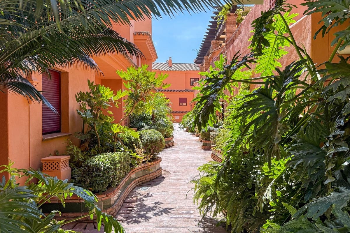 1 camera da letto Appartamento in vendita in New Golden Mile con piscina garage - 275.000 € (Rif: 9536933)