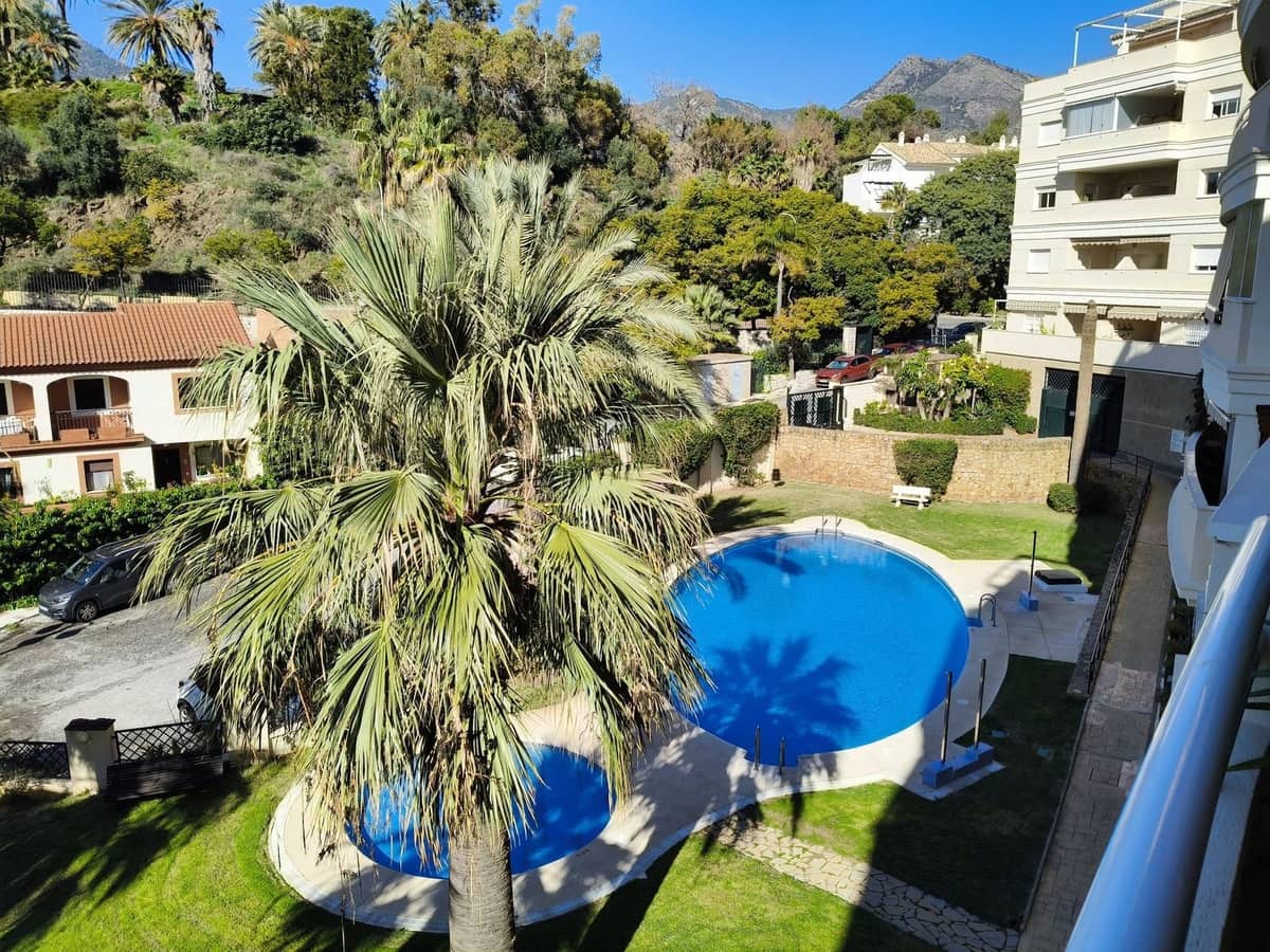 2 soveværelse Lejlighed til salg i Torrequebrada med swimmingpool garage - € 350.000 (Ref: 9536972)