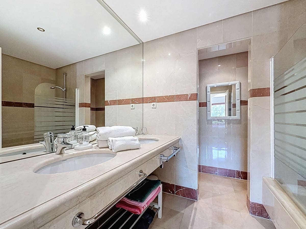 2 Zimmer Apartment zu verkaufen in Costalita mit Pool Garage - 1.183.000 € (Ref: 9536975)