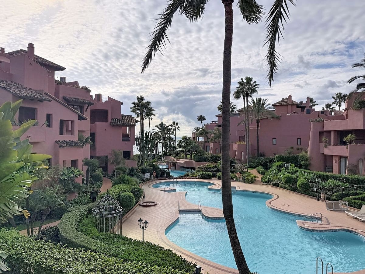 2 Zimmer Apartment zu verkaufen in Costalita mit Pool Garage - 1.183.000 € (Ref: 9536975)