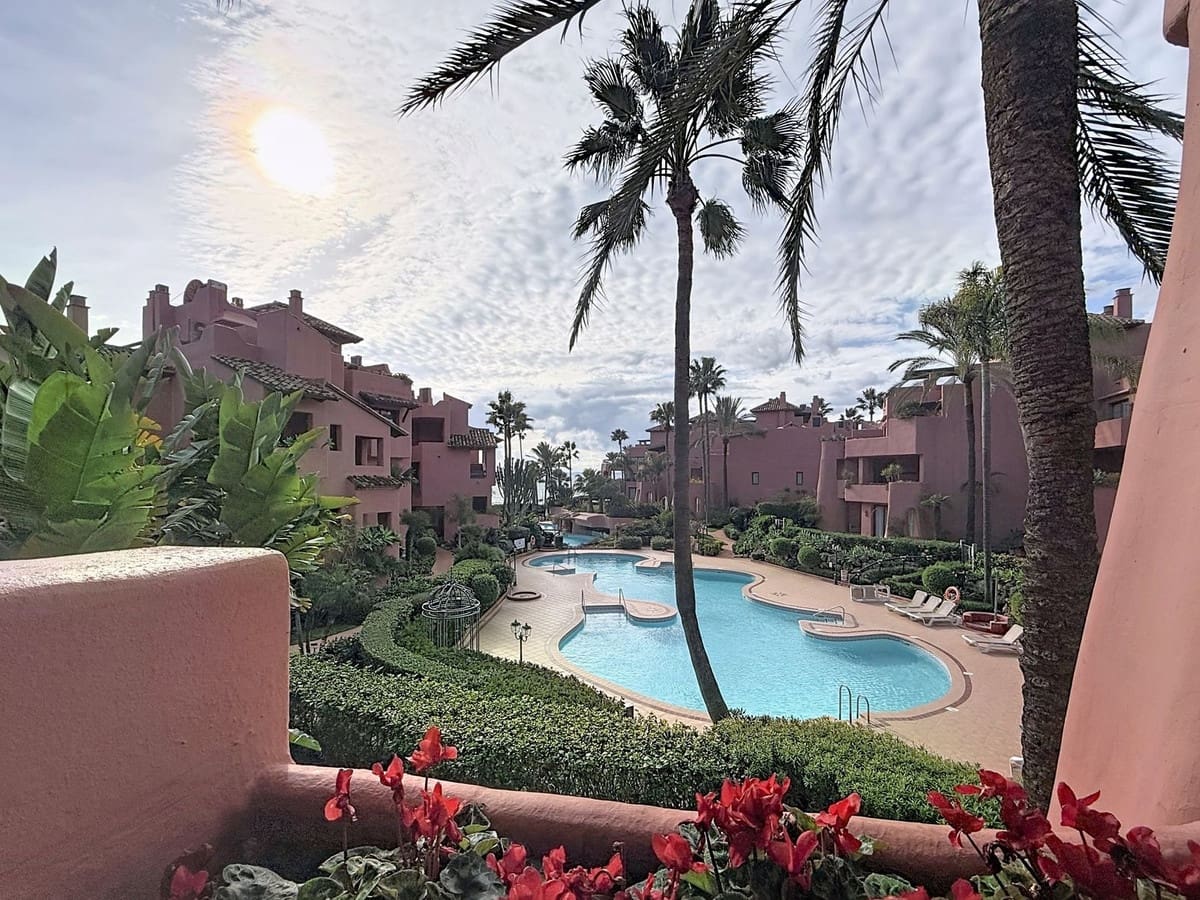 2 Zimmer Apartment zu verkaufen in Costalita mit Pool Garage - 1.183.000 € (Ref: 9536975)